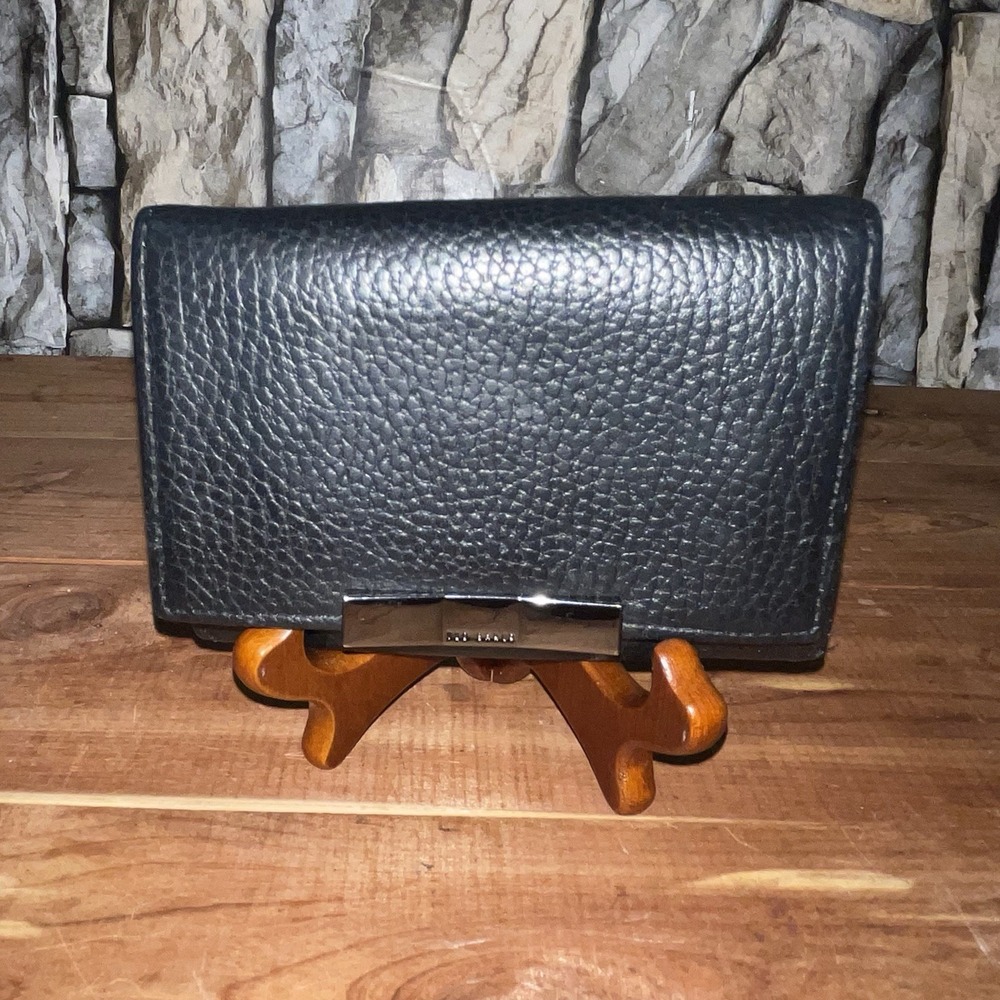 Ted Baker London Pebbled Black Trifold Leather Bar Zip Compartments CC Wallet.